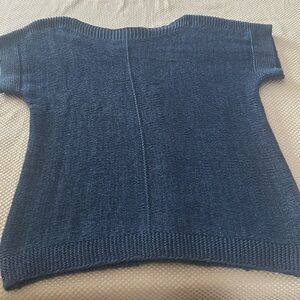 Cable & Gauge Textured Blue Knit Top- Button back enhancement. Size Medium
